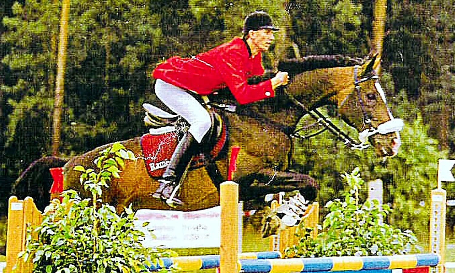 Andrej Jackzentis mit Rame Z über einem Hindernis